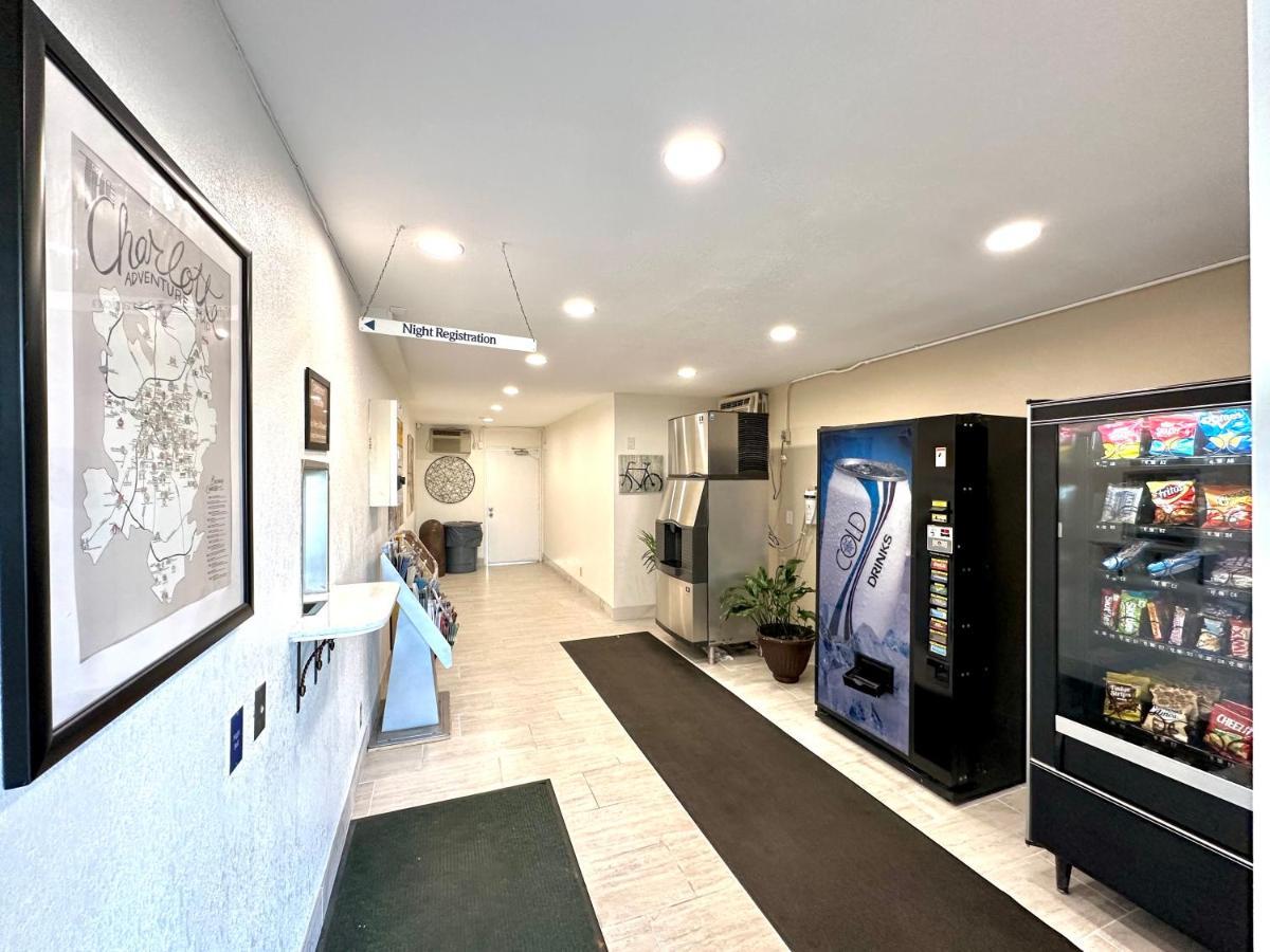 Royal Inn And Suites Charlotte Airport Екстериор снимка