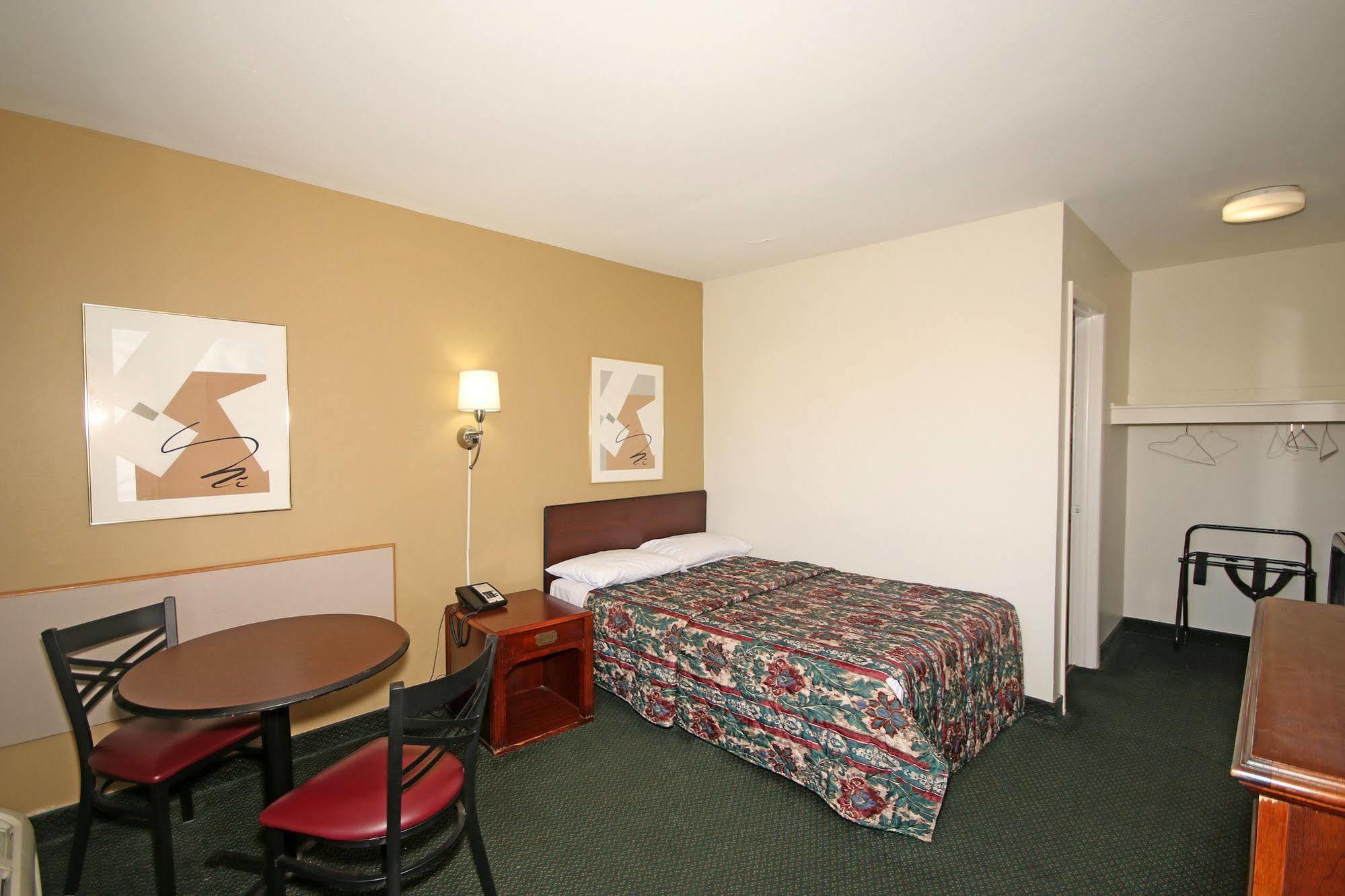 Royal Inn And Suites Charlotte Airport Екстериор снимка
