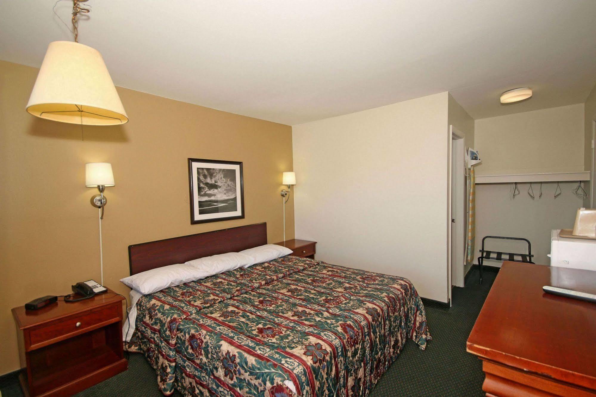 Royal Inn And Suites Charlotte Airport Екстериор снимка