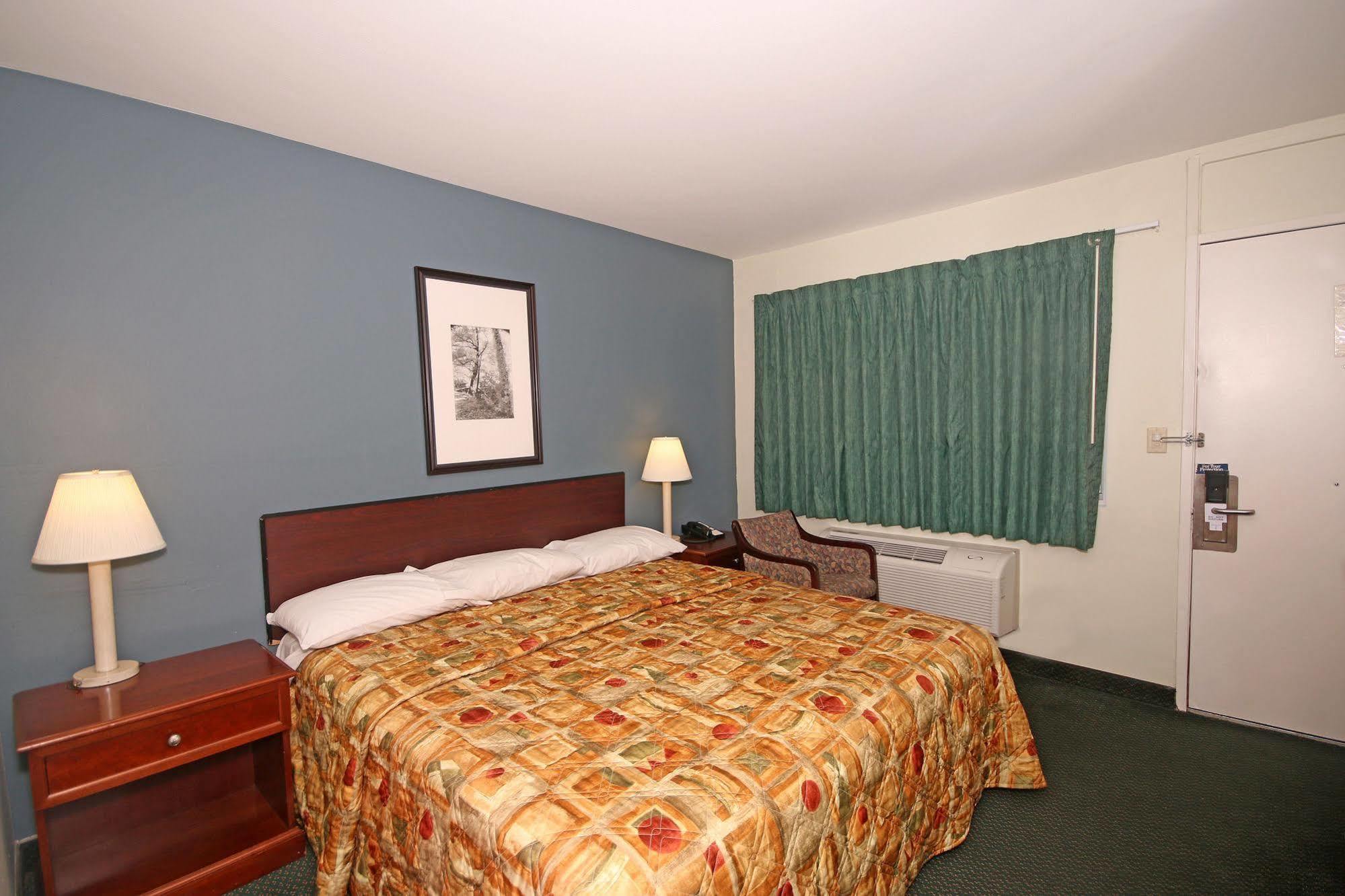 Royal Inn And Suites Charlotte Airport Екстериор снимка