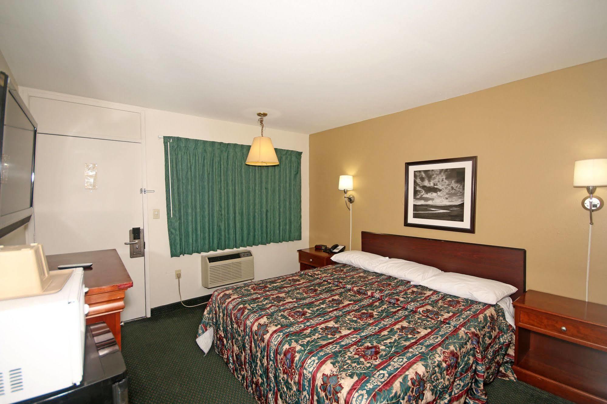 Royal Inn And Suites Charlotte Airport Екстериор снимка