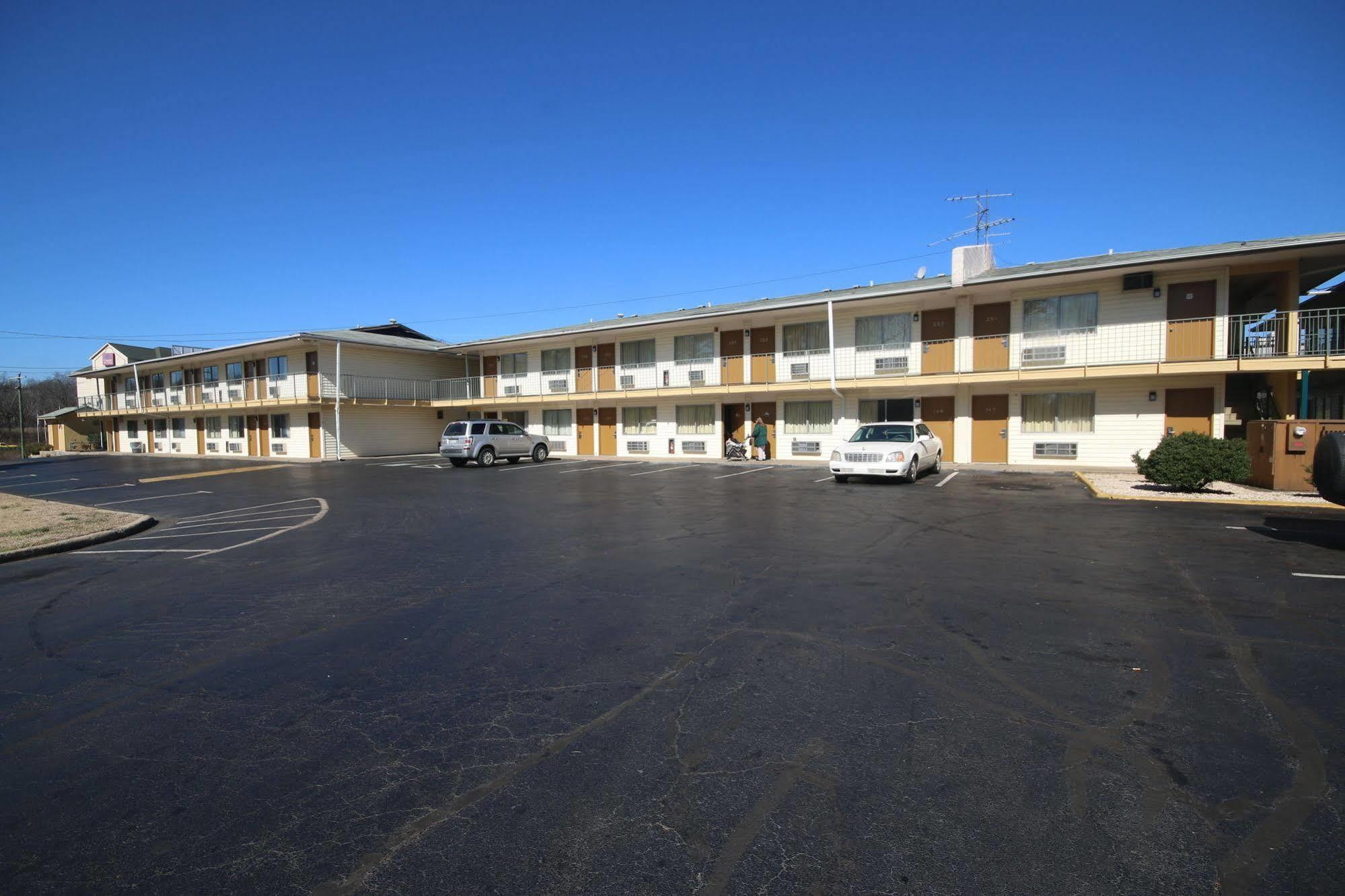 Royal Inn And Suites Charlotte Airport Екстериор снимка